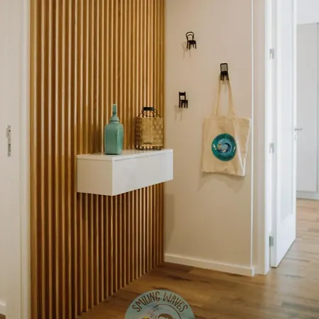 Apartment Smilling Waves